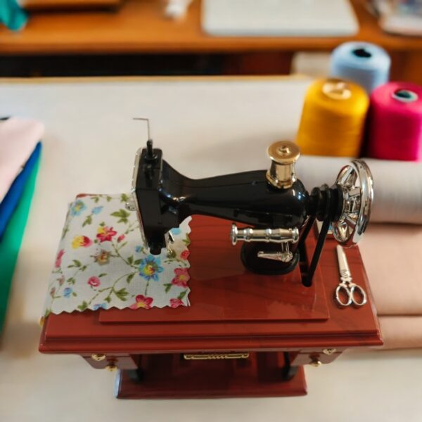 Sewing Machine Replica - Image 4